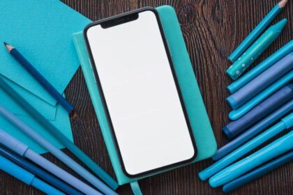Projeto aprovado em comissão proíbe celulares em aulas em Salvador.