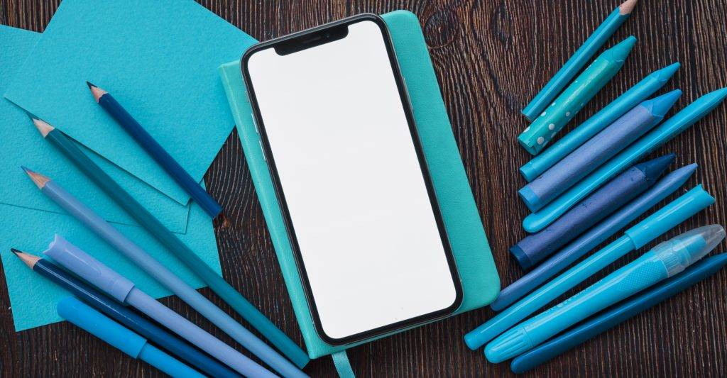 Projeto aprovado em comissão proíbe celulares em aulas em Salvador.