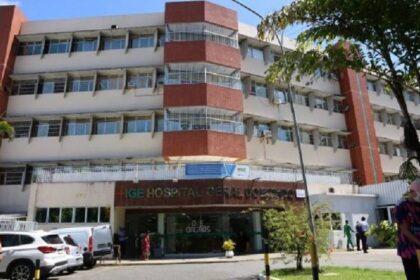 Homem é internado no HGE após ser esfaqueado na cabeça por enteado