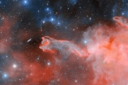 ‘Mão de Deus’ parece tentar capturar uma galáxia nesta imagem