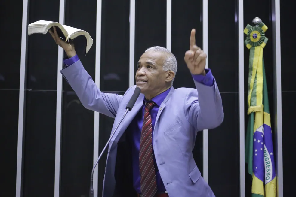 Após show da Madonna, Deputado Propõe Lei para Proibir Simulação de Sexo em Shows