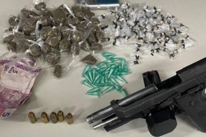 Polícia recupera pistola furtada de PM no Carnaval de Salvador; traficante morre em confronto