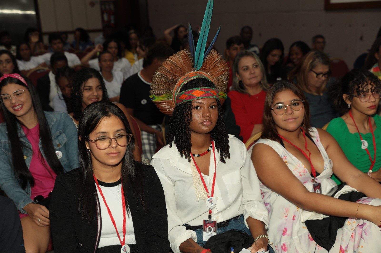 SEC debate programas para juventude em encontro com estudantes