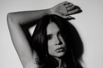 Gizelly Bicalho exibe os seios em vestido transparente e recebe elogios: ‘Perfeita’