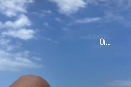 Deborah Secco desfruta de um dia de sol na praia e renova o bronzeado