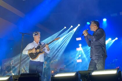 Victor e Léo são aclamados no São João de Candeias.