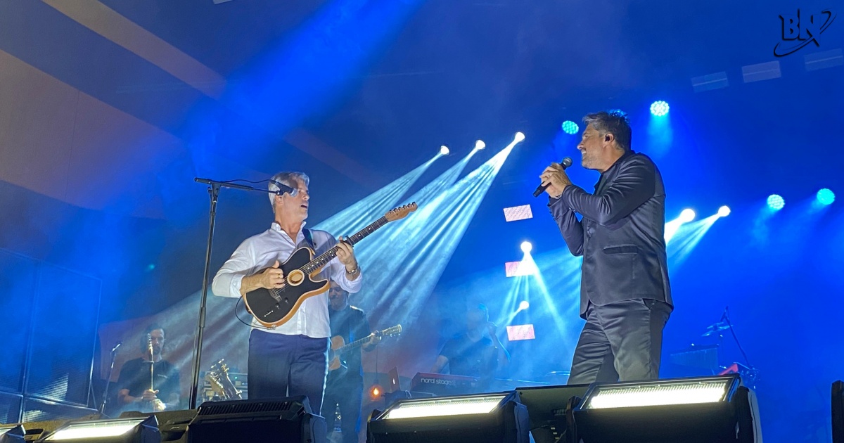 Victor e Léo são aclamados no São João de Candeias.