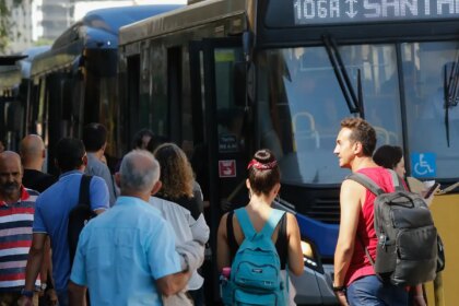 Setor de serviços cresce 0,5% de março para abril no país, revela IBGE