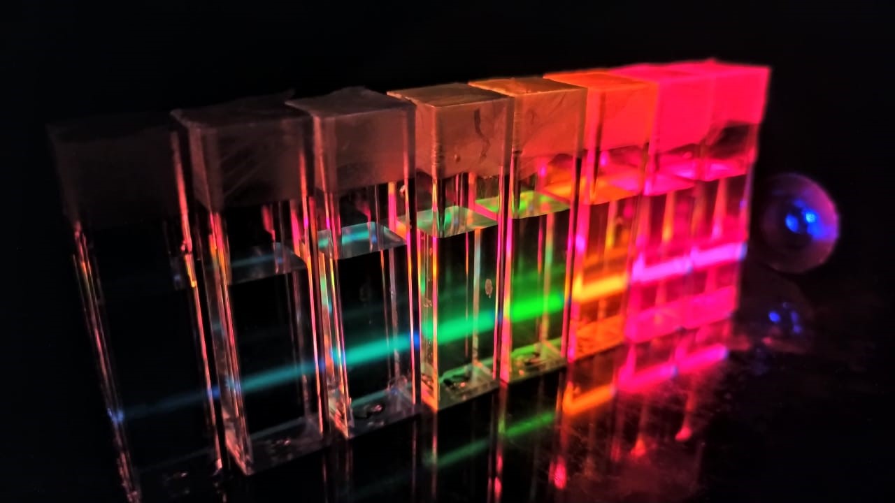 Novo método avançado para produção de pontos quânticos luminescentes com precisão de tamanho