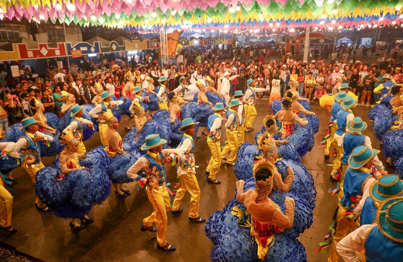 Festa junina "Arraiá do Aconchego" agita véspera de São João em Candeias