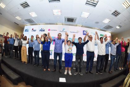 ‘Vai ser o debate de quem ama Salvador versus quem quer se aproveitar da capital’, diz ACM Neto em lançamento de Bruno Reis