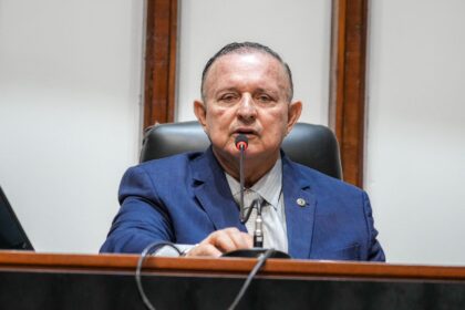 Adolfo Menezes ajuíza queixa-crime contra prefeito de Brumado