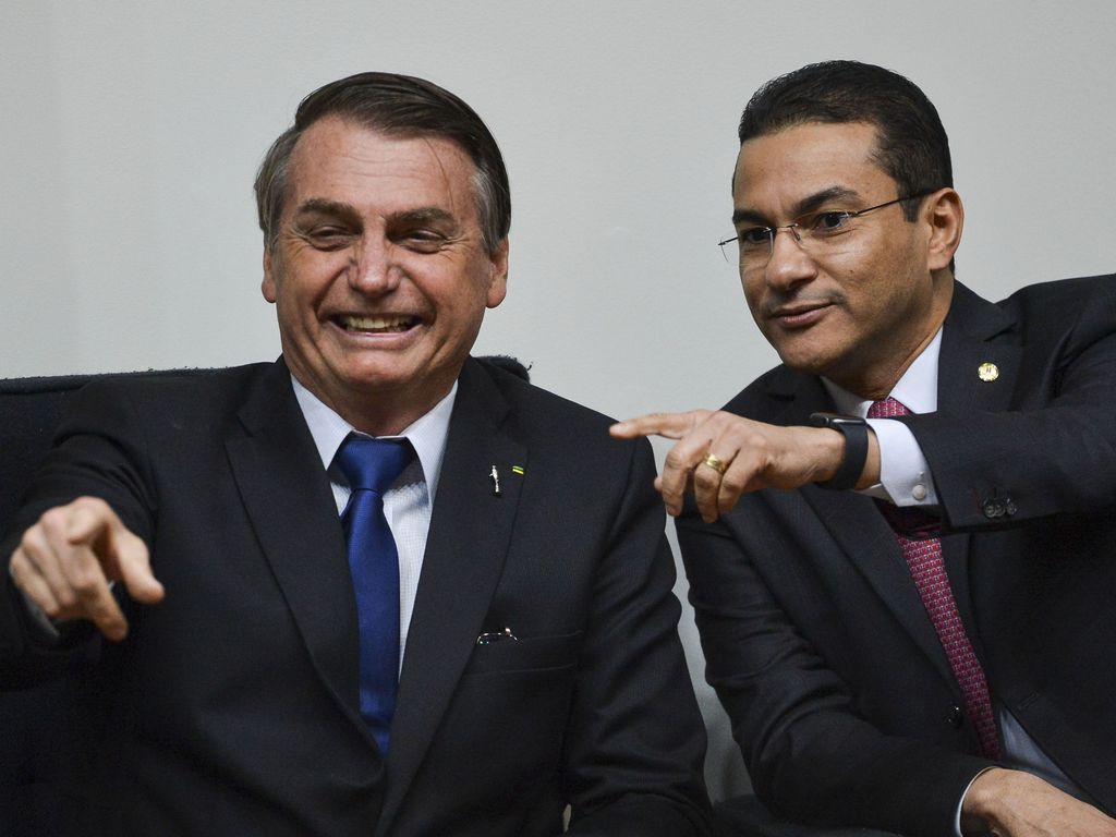 Bolsonaro avisa a Marcos Pereira que apoiará “candidato de Lira” na Câmara dos Deputados