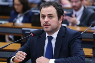 Conselho de Ética arquiva processo contra deputado Glauber Braga (PSOL-RJ)