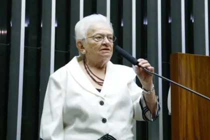 Deputada Luiza Erundina (PSOL-SP) é internada após passar mal na Câmara