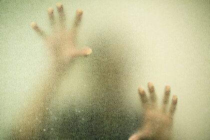 Estados Unidos intensificam combate ao tráfico humano com novas medidas e investimentos