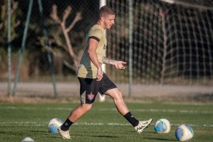 Em duelo direto no Z4, Vitória encara Fluminense no Marcanã