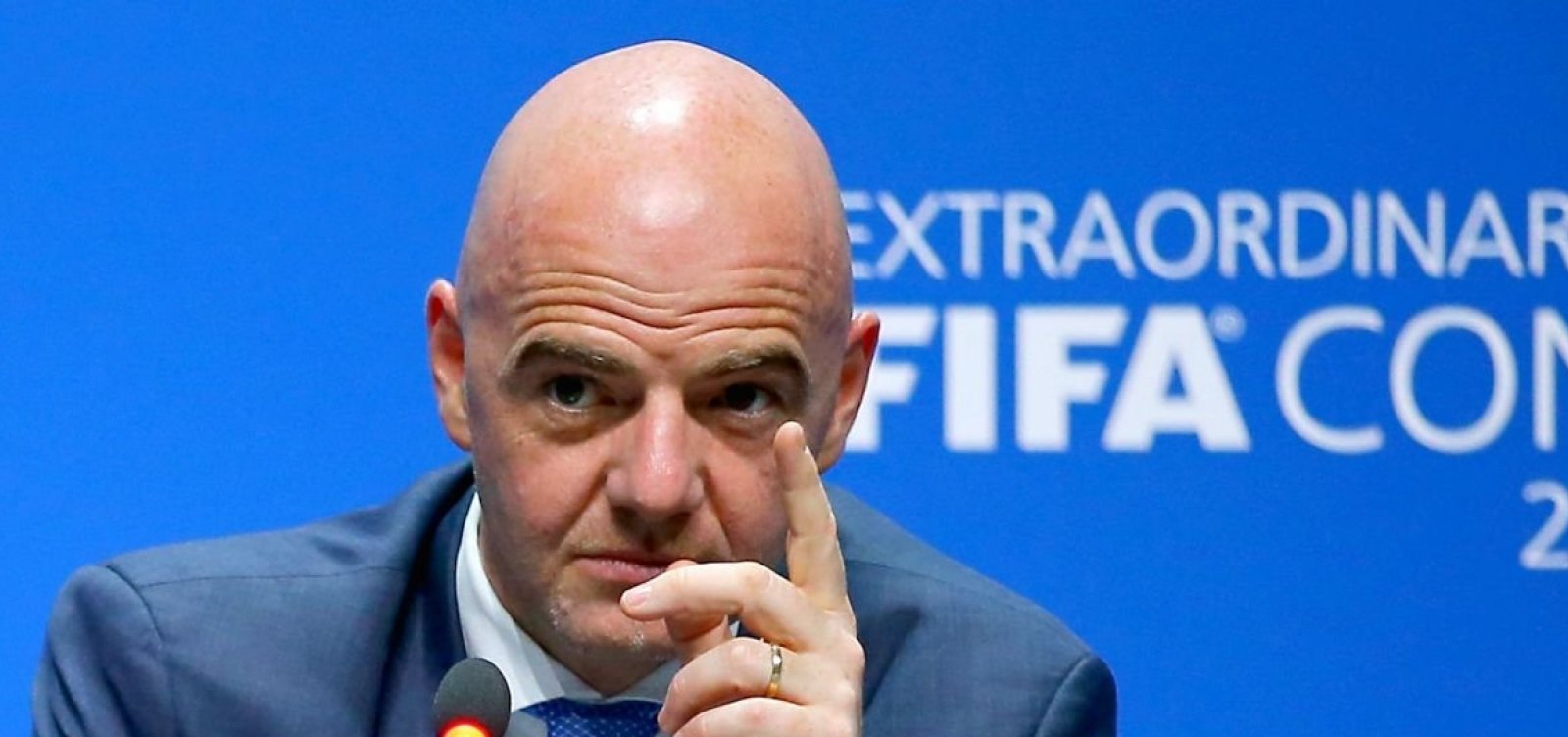 Fifa exalta "passo positivo" após condenação de torcedores do Valencia por racismo