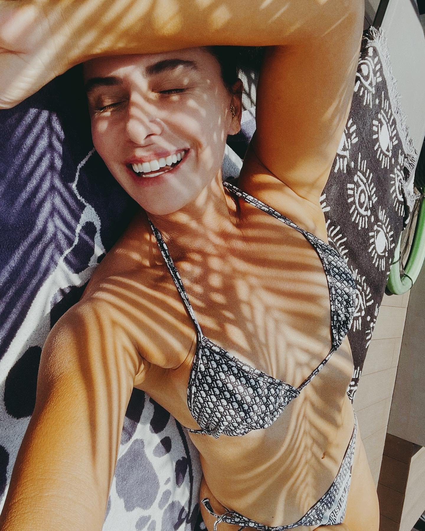 Giovanna antonelli recebe elogios ao exibir bumbum empinado após tratamento de celulite Giovanna Antonelli recebeu elogios ao exibir o bumbum de fio-dental - Foto: Reprodução/ Instagram@giovannaantonelli