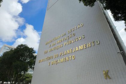 Governo reafirma fim de negociação sobre reajuste para docentes