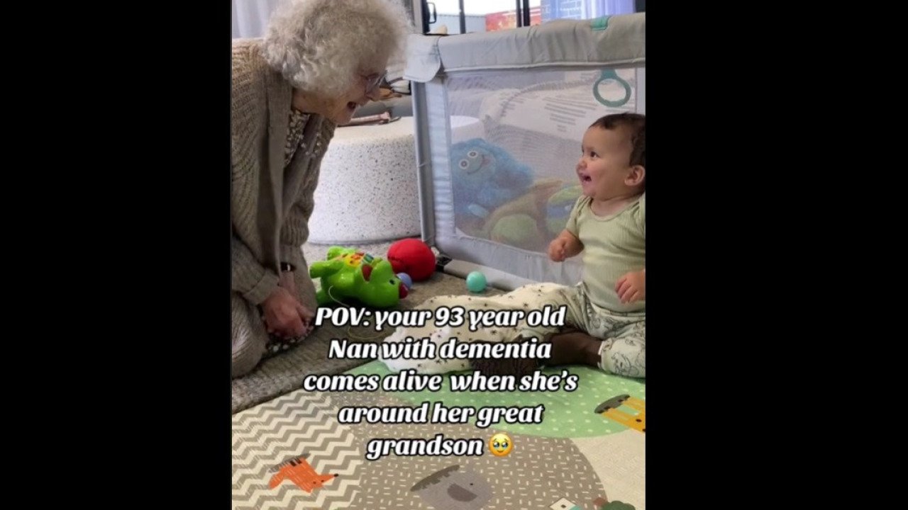 Idosa com demência "volta a ser quem era" sempre que se junta ao bisneto