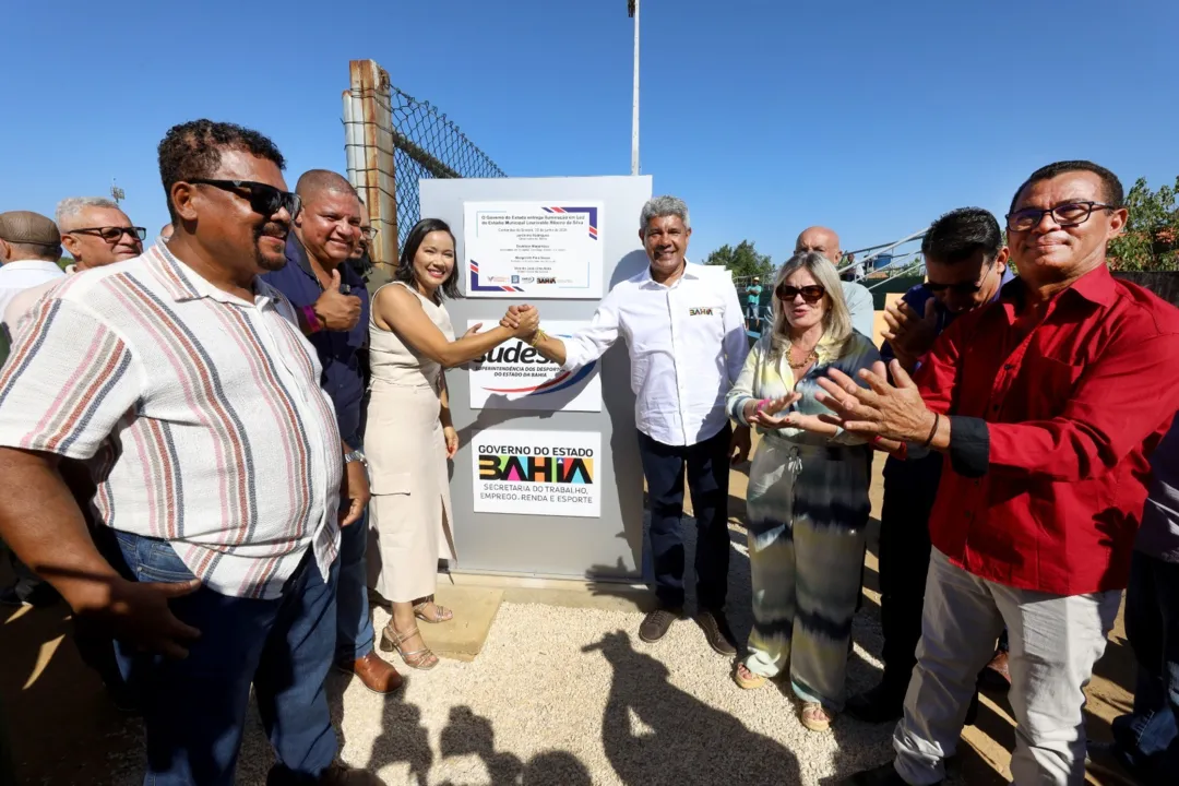 Jerônimo entrega pavimentação da BA-026 e novo Mercado Municipal em Contendas do Sincorá
