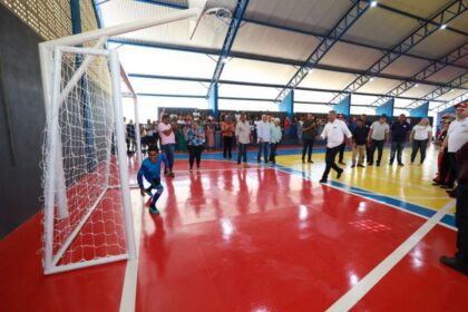 Jerônimo inaugura obras de infraestrutura, saúde e esporte em Presidente Jânio Quadros