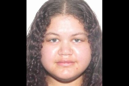 Jovem é procurada nos EUA por matar três colegas de quarto idosos