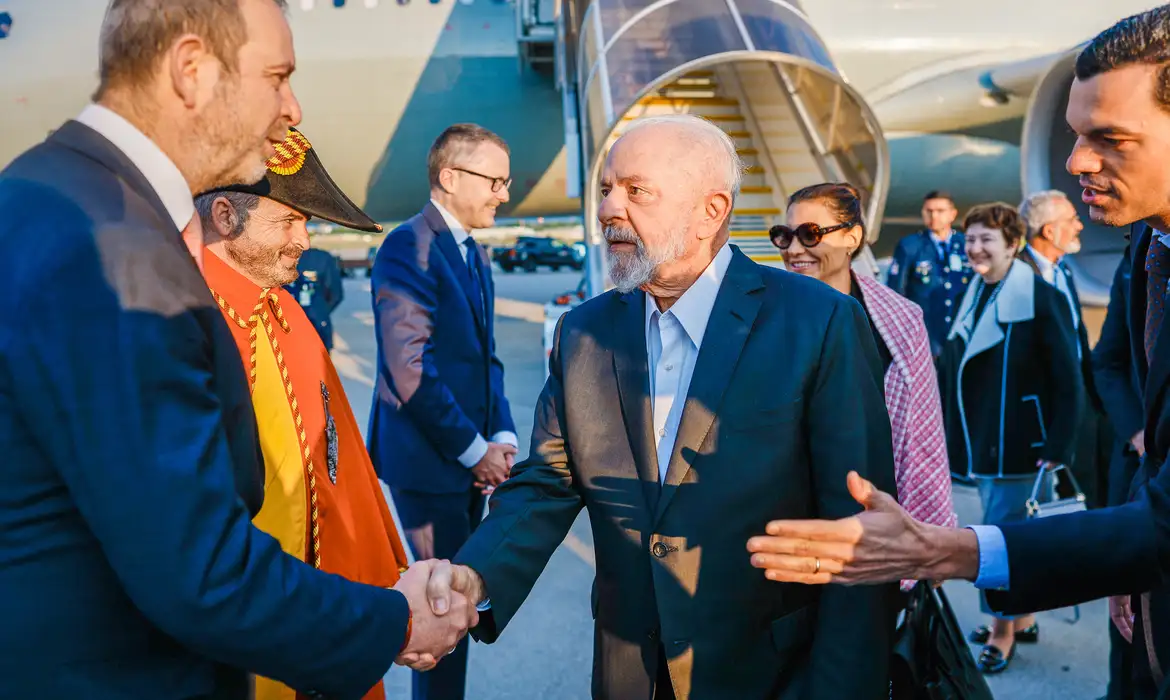 Lula: "Não há decisão sobre permanência do ministro das Comunicações"