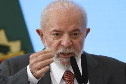 Lula conversa com Putin e defende negociação de paz com a Ucrânia