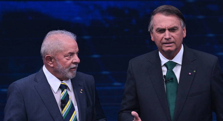 Lula promete escancarar "incompetência" de Bolsonaro em 2026
