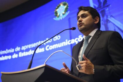 Ministro das Comunicações é indiciado pela PF por suspeita de corrupção