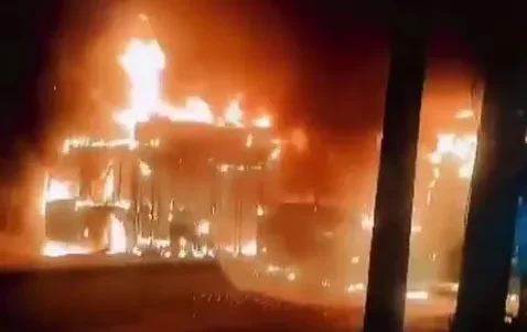 Facção criminosa ataca ônibus elétrico em Salvador