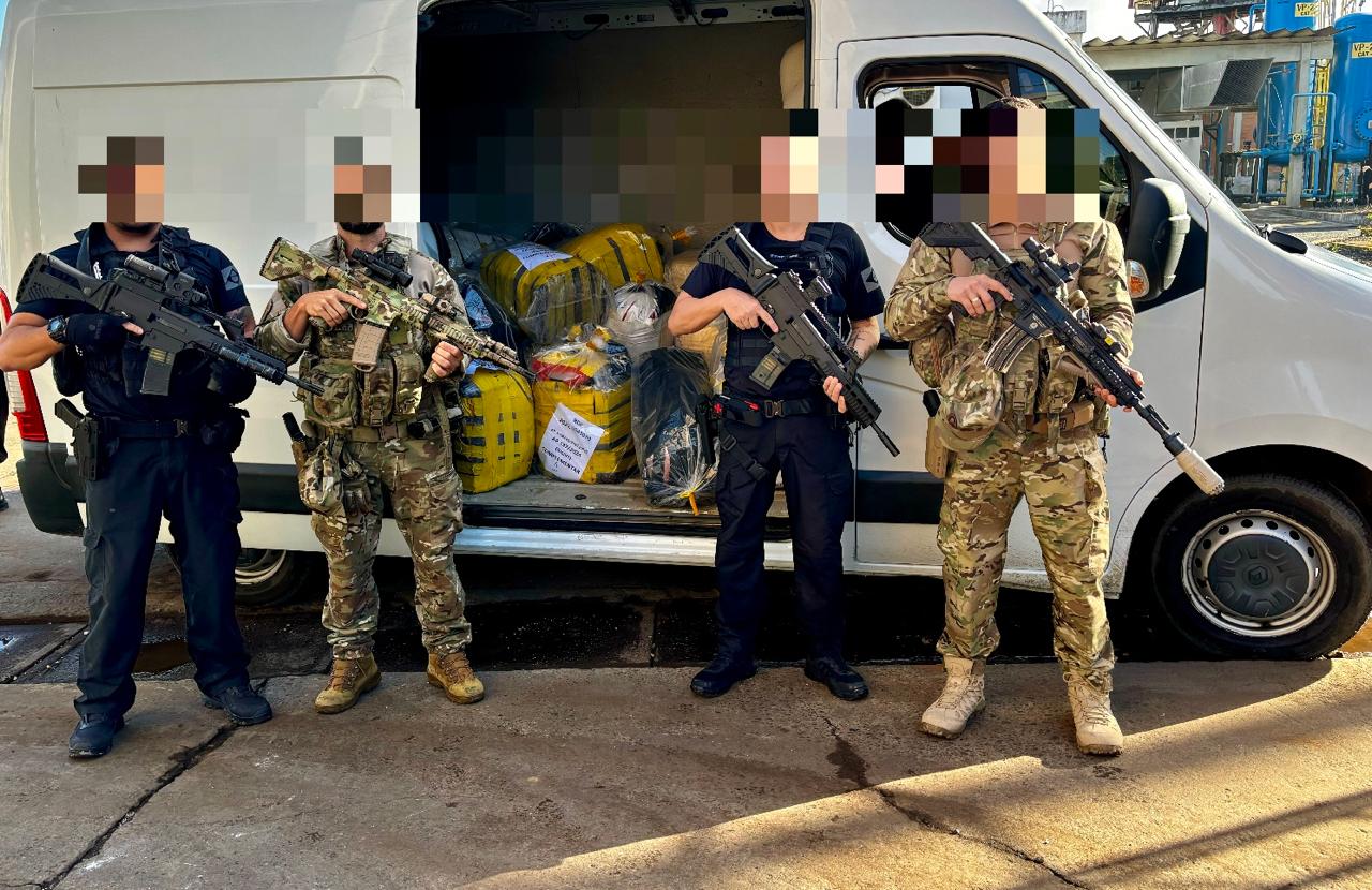 PF incinera 1,5 tonelada de drogas em Camaçari e Salvador.