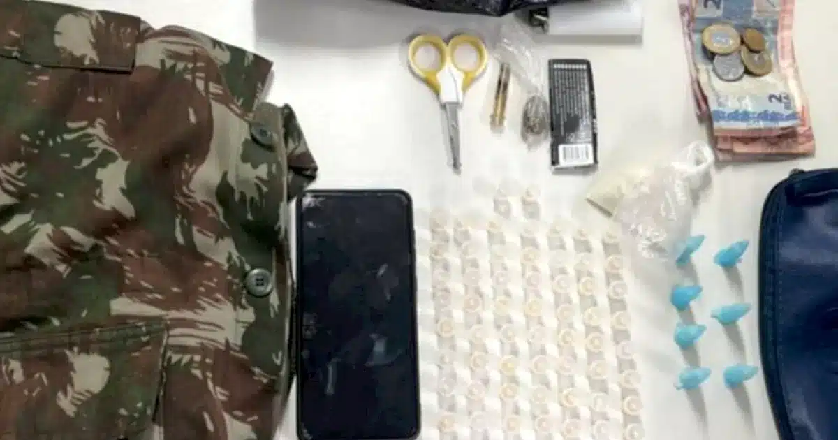 Preso homem que tentava esconder drogas em Arembepe