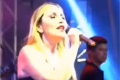 Primeira-dama de Xique-Xique canta com Pablo no aniversário da cidade