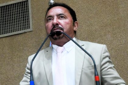 Roberto Carlos apresenta indicação para implantação de Retran em Curaçá