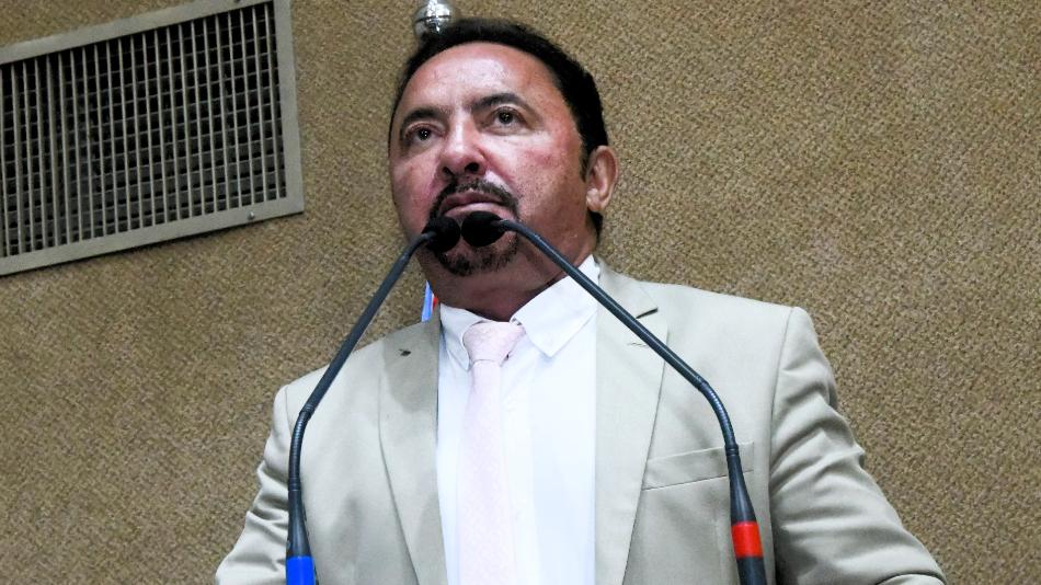 Roberto Carlos apresenta indicação para implantação de Retran em Curaçá