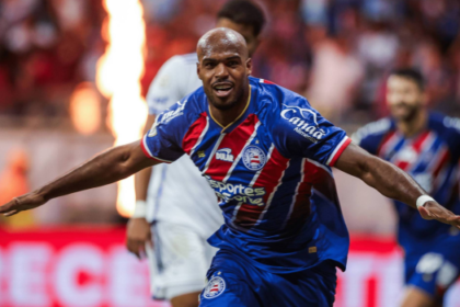 Série A: Bahia aplica 4 a 1 no Cruzeiro e garante "festa junina" tricolor na Fonte Nova