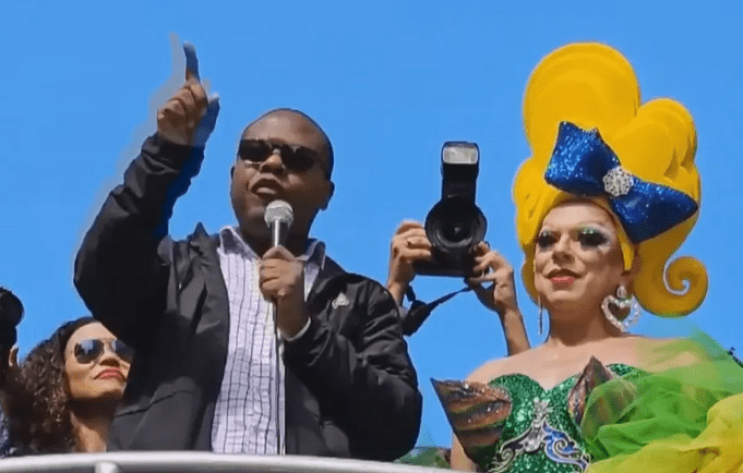 "Estamos aqui para proteger as famílias", diz Silvio Almeida na Parada LGBT+ de SP