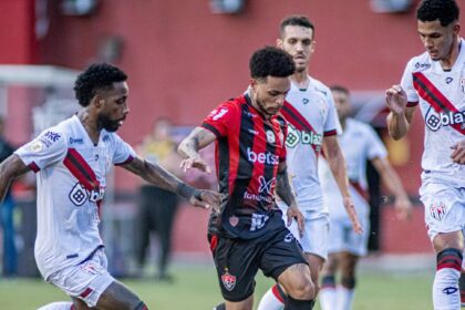 Dentro de casa, Vitória perde para o Atlético-GO e fica na vice-lanterna da Série A