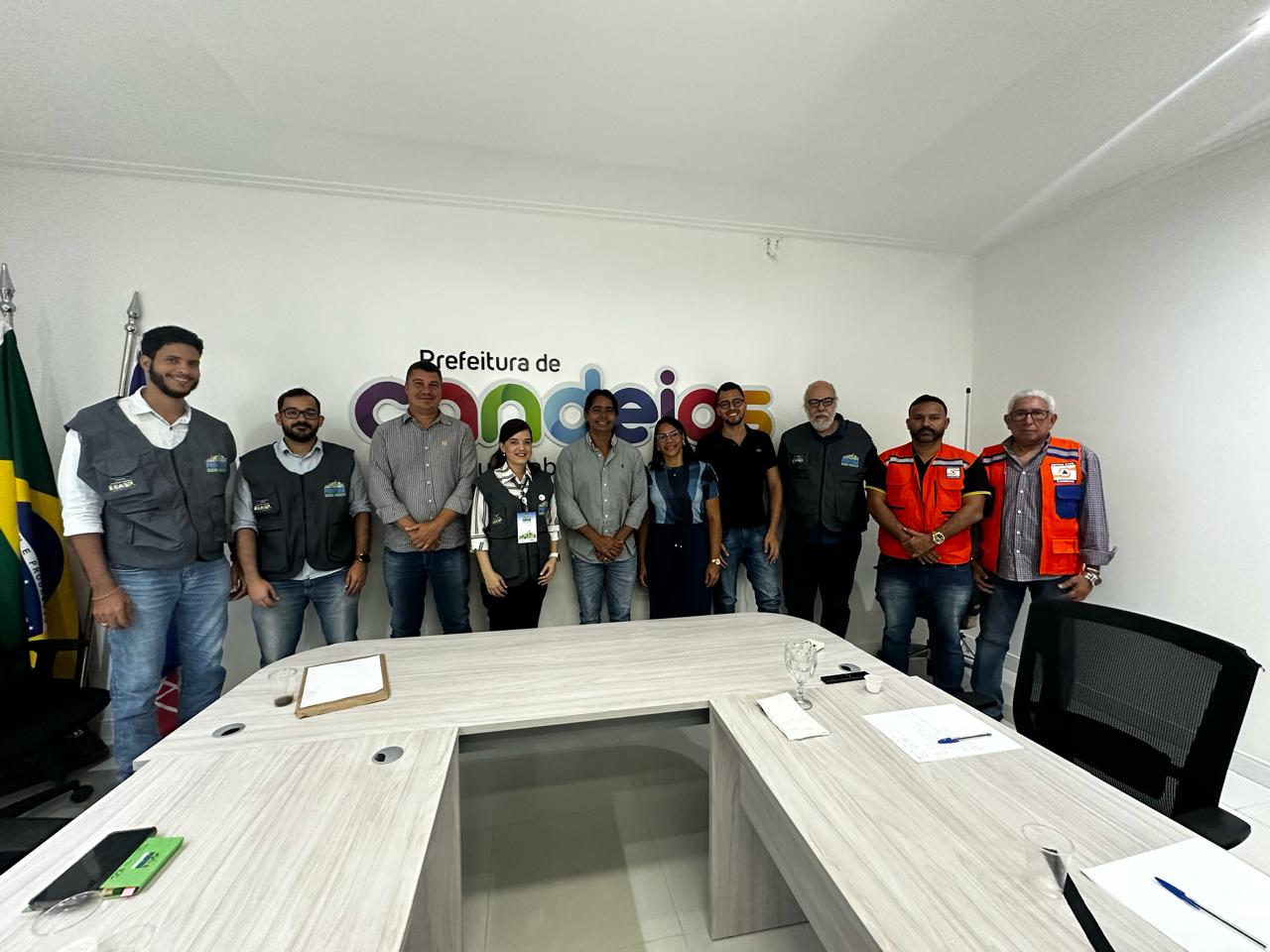 Técnicos da UFBA apresentam plano de ação ao prefeito para estudos no buracão de Menino Jesus