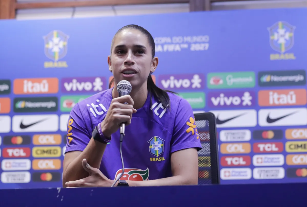 Zagueira baiana Rafaelle se emociona ao falar de jogo da Seleção Feminina na Bahia