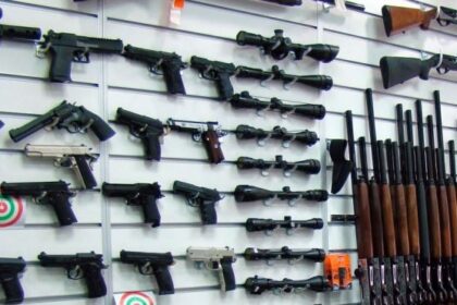 Exército amplia autorização de armas para PMs e bombeiros