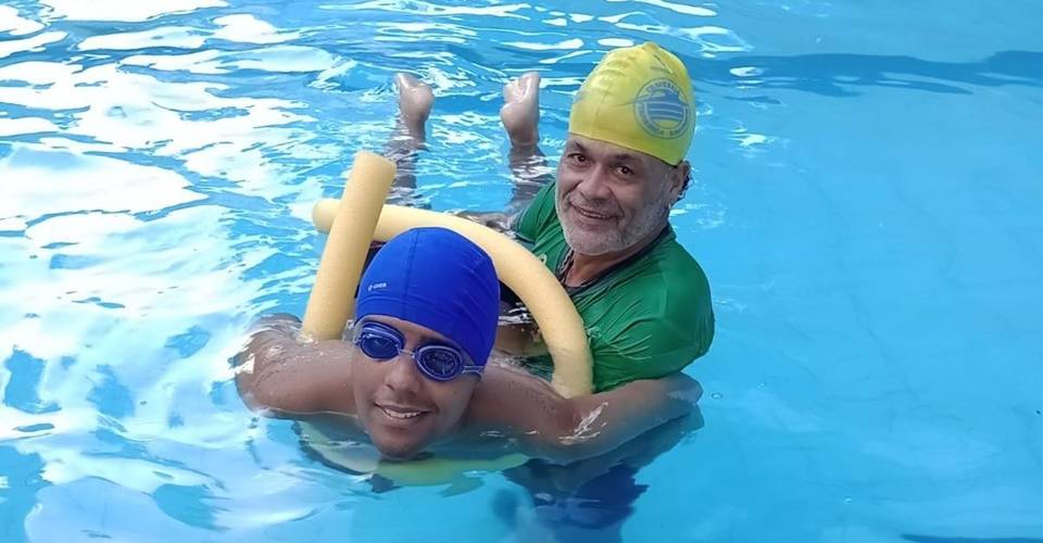 Projeto Aquatismo: estudantes autistas se beneficiam com prática esportiva em Salvador