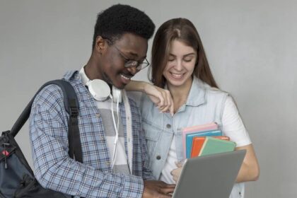 Senado aprova bolsa de R$ 700 para estudantes carentes do ensino superior