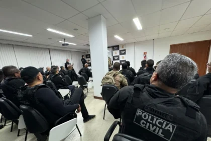 Polícia ocupa bairro palestino e executa mandados de prisão.