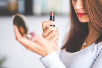 Anvisa emite informe sobre reações adversas a cosméticos