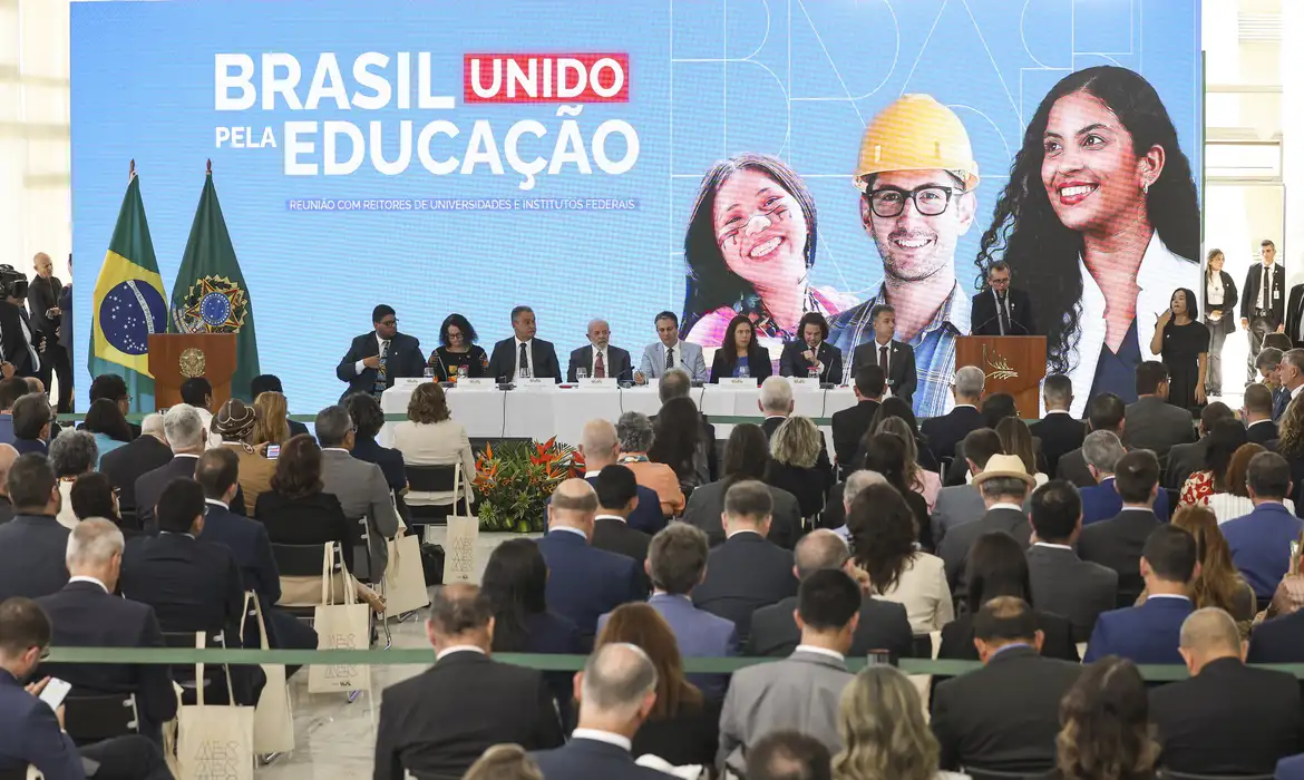 Governo destina R$ 5,5 bi para obras e novos campi universitários