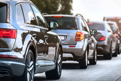 Carros em trânsito